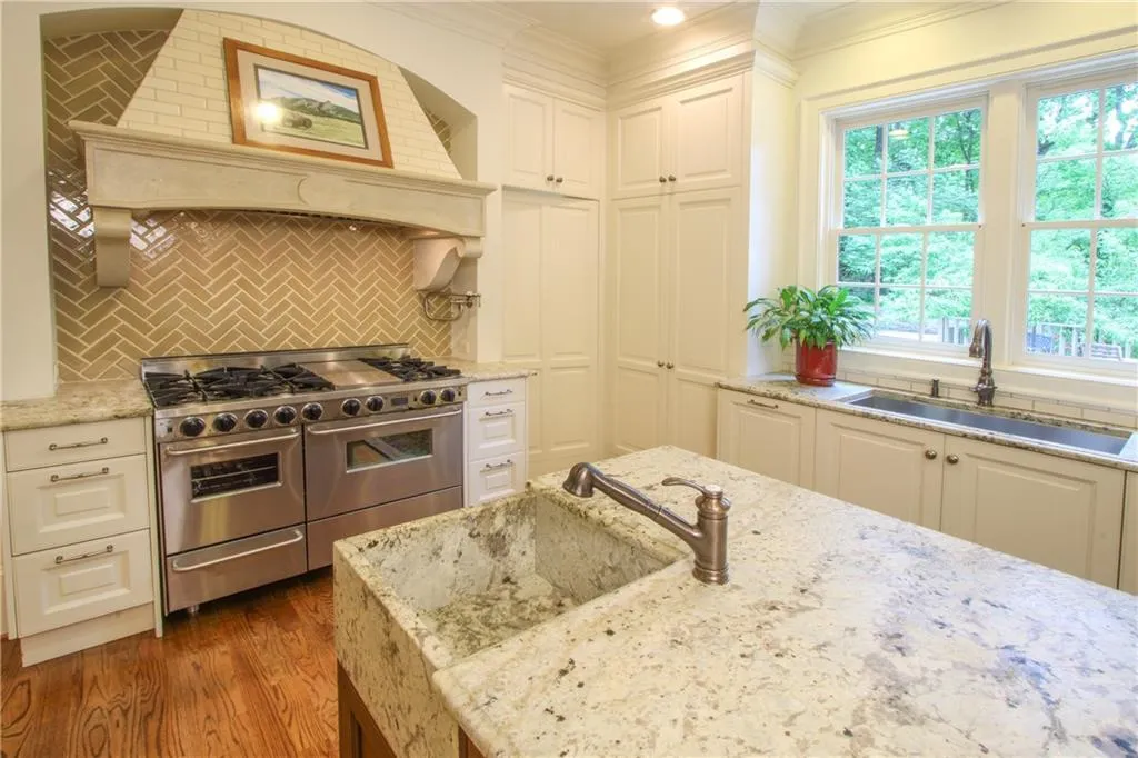 282 Tara Trail, Sandy Springs, Georgia 30327, 5 Bedrooms Bedrooms, ,5 BathroomsBathrooms,Residential,Sold,282 Tara Trail,6718485