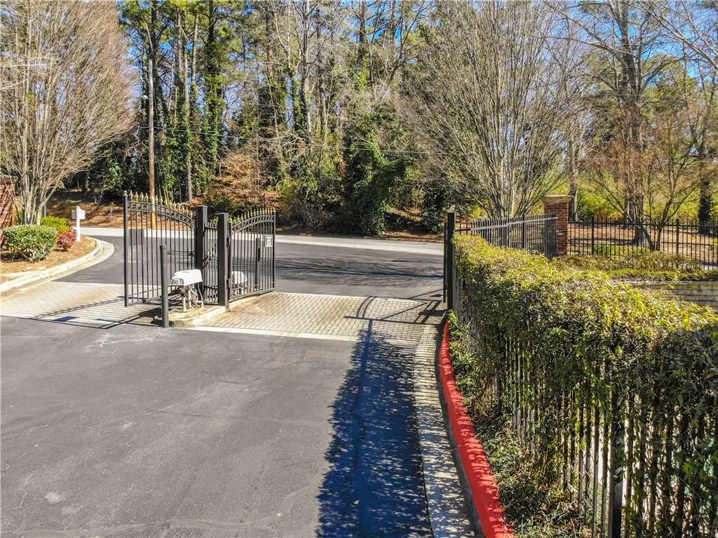 5559 Glenridge Drive Unit 1103, Sandy Springs, Georgia 30342, 1 Bedroom Bedrooms, ,1 BathroomBathrooms,Residential,Sold,5559 Glenridge Drive Unit 1103,6844210