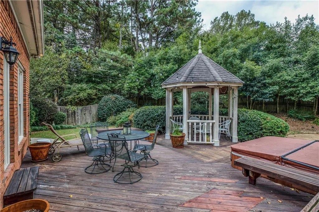 295 Lackland Court, Sandy Springs, Georgia 30350, 5 Bedrooms Bedrooms, ,4 BathroomsBathrooms,Residential,Sold,295 Lackland Court,6085224