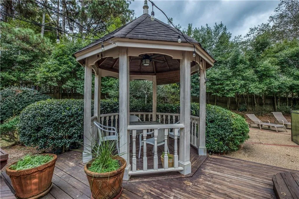 295 Lackland Court, Sandy Springs, Georgia 30350, 5 Bedrooms Bedrooms, ,4 BathroomsBathrooms,Residential,Sold,295 Lackland Court,6085224