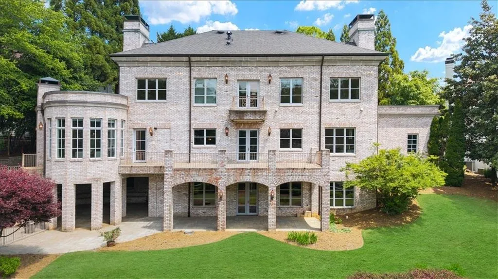 745 Brookwoods Trace, Atlanta, Georgia 30342, 5 Bedrooms Bedrooms, 0 ,5 BathroomsBathrooms,Residential,For Sale,745 Brookwoods Trace,7719939