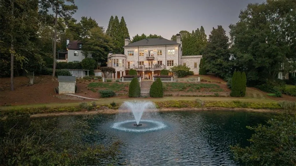 745 Brookwoods Trace, Atlanta, Georgia 30342, 5 Bedrooms Bedrooms, ,5 BathroomsBathrooms,Residential,For Sale,745 Brookwoods Trace,7719939