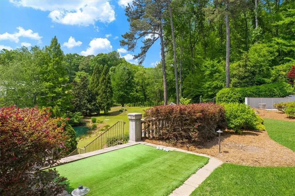 745 Brookwoods Trace, Atlanta, Georgia 30342, 5 Bedrooms Bedrooms, 0 ,5 BathroomsBathrooms,Residential,For Sale,745 Brookwoods Trace,7719939