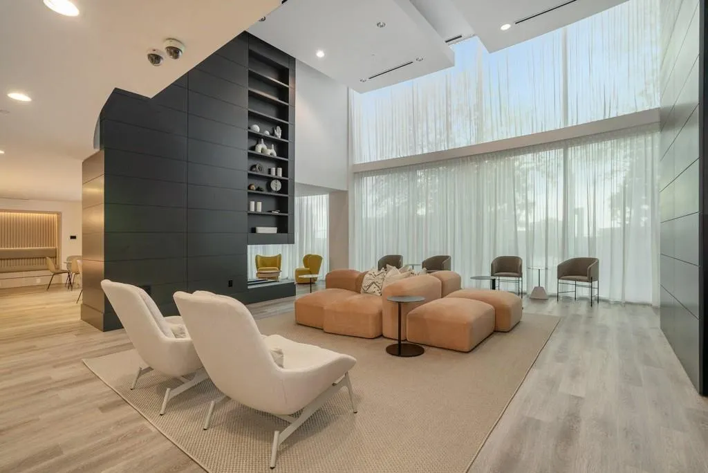 Realm Amenity - Renovated Lounge