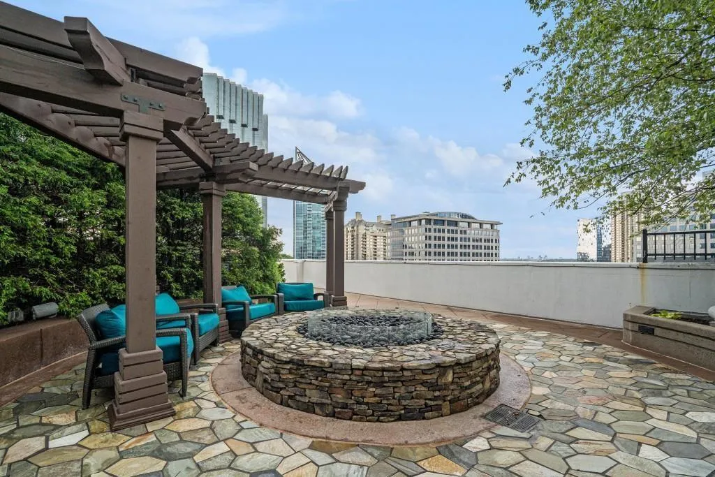 Realm Amenity - Rooftop Firepit