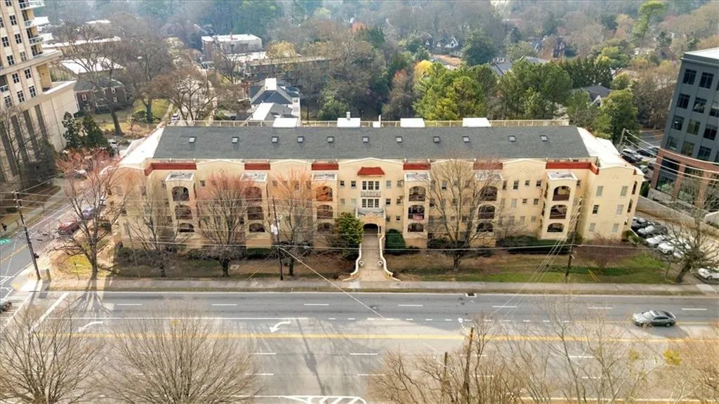 2855 Peachtree Road Ne Unit 302, Atlanta, Georgia 30305, 2 Bedrooms Bedrooms, ,1 BathroomBathrooms,Residential,For Sale,2855 Peachtree Road Ne Unit 302,7541075