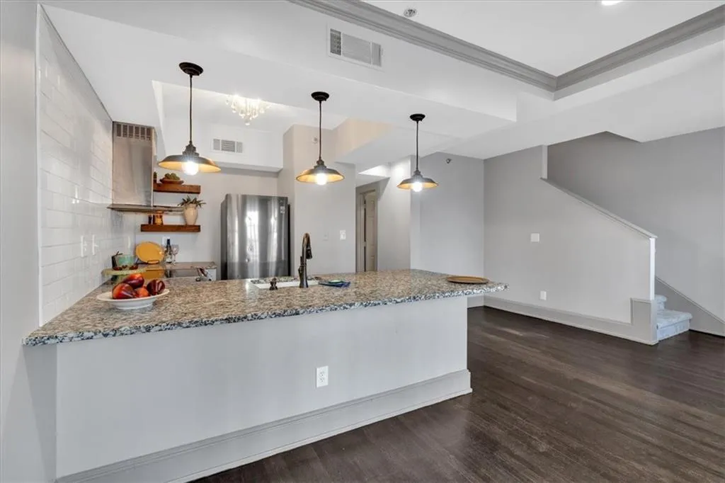 2855 Peachtree Road Ne Unit 302, Atlanta, Georgia 30305, 2 Bedrooms Bedrooms, ,1 BathroomBathrooms,Residential,For Sale,2855 Peachtree Road Ne Unit 302,7541075