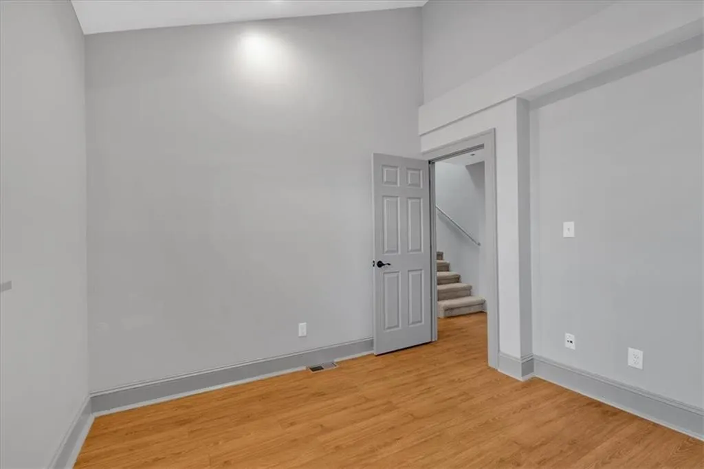 2855 Peachtree Road Ne Unit 302, Atlanta, Georgia 30305, 2 Bedrooms Bedrooms, ,1 BathroomBathrooms,Residential,For Sale,2855 Peachtree Road Ne Unit 302,7541075