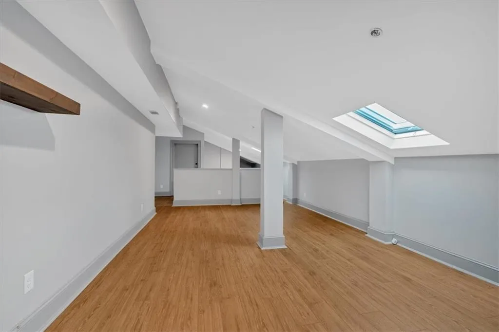 2855 Peachtree Road Ne Unit 302, Atlanta, Georgia 30305, 2 Bedrooms Bedrooms, ,1 BathroomBathrooms,Residential,For Sale,2855 Peachtree Road Ne Unit 302,7541075