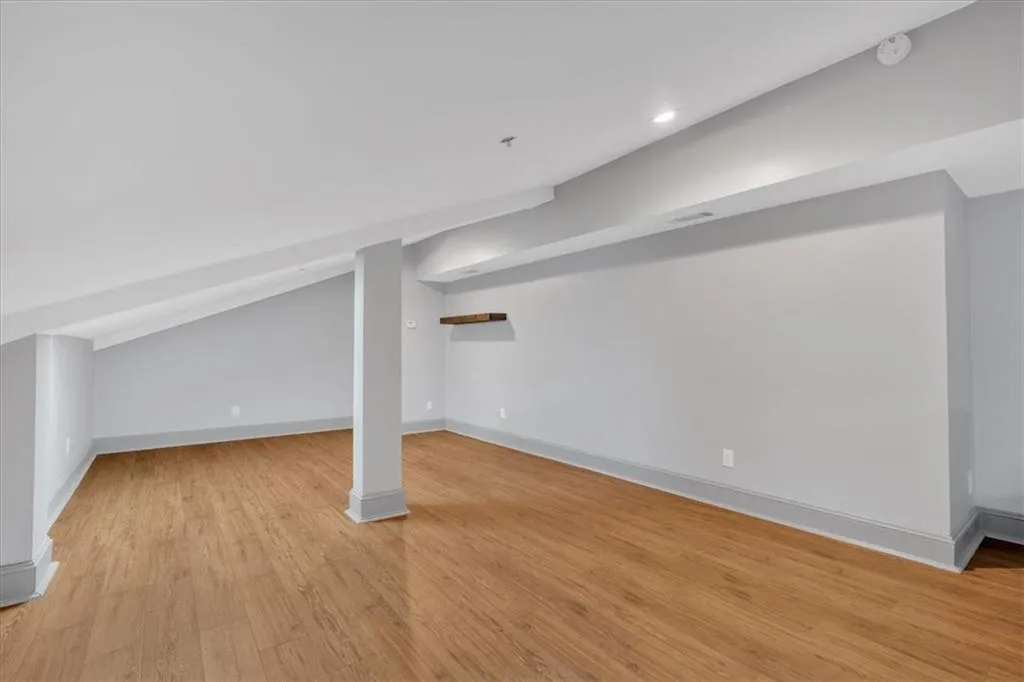 2855 Peachtree Road Ne Unit 302, Atlanta, Georgia 30305, 2 Bedrooms Bedrooms, ,1 BathroomBathrooms,Residential,For Sale,2855 Peachtree Road Ne Unit 302,7541075