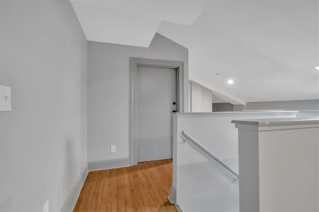 2855 Peachtree Road Ne Unit 302, Atlanta, Georgia 30305, 2 Bedrooms Bedrooms, ,1 BathroomBathrooms,Residential,For Sale,2855 Peachtree Road Ne Unit 302,7541075