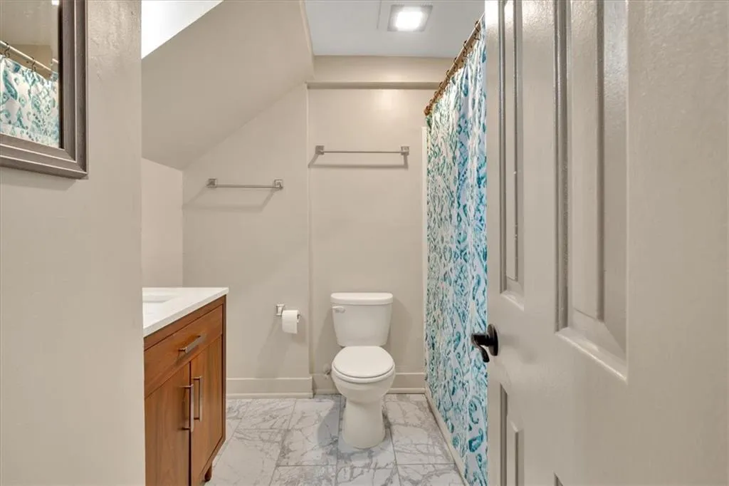 2855 Peachtree Road Ne Unit 302, Atlanta, Georgia 30305, 2 Bedrooms Bedrooms, ,1 BathroomBathrooms,Residential,For Sale,2855 Peachtree Road Ne Unit 302,7541075