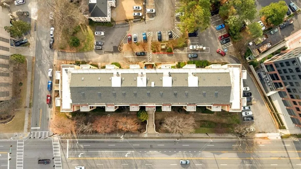 2855 Peachtree Road Ne Unit 302, Atlanta, Georgia 30305, 2 Bedrooms Bedrooms, ,1 BathroomBathrooms,Residential,For Sale,2855 Peachtree Road Ne Unit 302,7541075