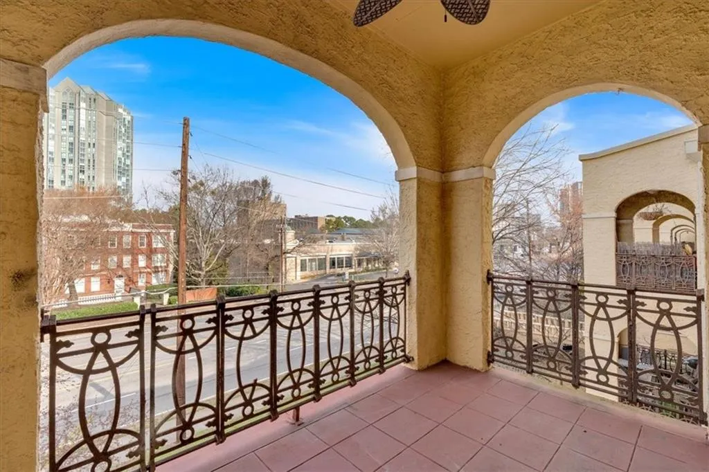 2855 Peachtree Road Ne Unit 302, Atlanta, Georgia 30305, 2 Bedrooms Bedrooms, ,1 BathroomBathrooms,Residential,For Sale,2855 Peachtree Road Ne Unit 302,7541075