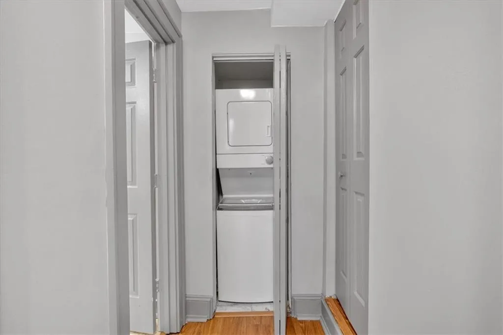 2855 Peachtree Road Ne Unit 302, Atlanta, Georgia 30305, 2 Bedrooms Bedrooms, ,1 BathroomBathrooms,Residential,For Sale,2855 Peachtree Road Ne Unit 302,7541075