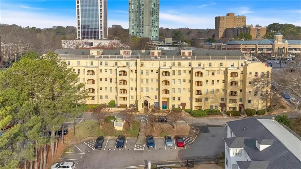 2855 Peachtree Road Ne Unit 302, Atlanta, Georgia 30305, 2 Bedrooms Bedrooms, ,1 BathroomBathrooms,Residential,For Sale,2855 Peachtree Road Ne Unit 302,7541075
