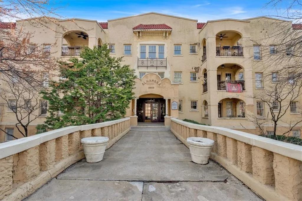 2855 Peachtree Road Ne Unit 302, Atlanta, Georgia 30305, 2 Bedrooms Bedrooms, 0 ,1 BathroomBathrooms,Residential,Sold,2855 Peachtree Road Ne Unit 302,7541075