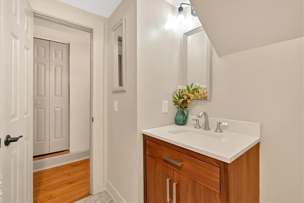 2855 Peachtree Road Ne Unit 302, Atlanta, Georgia 30305, 2 Bedrooms Bedrooms, ,1 BathroomBathrooms,Residential,For Sale,2855 Peachtree Road Ne Unit 302,7541075