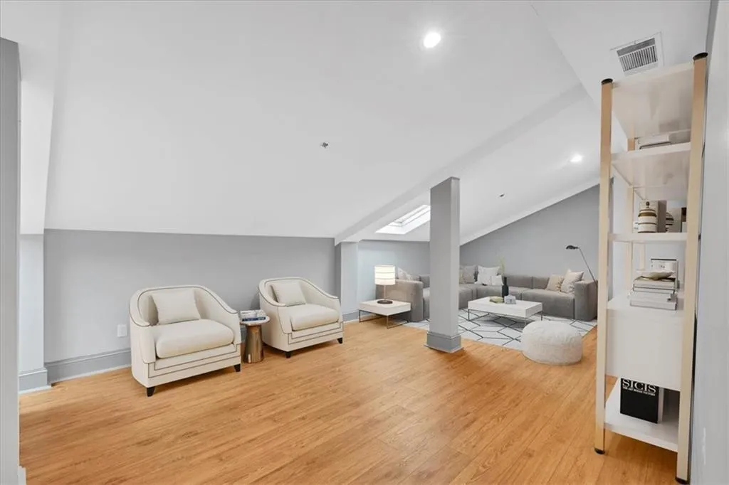 2855 Peachtree Road Ne Unit 302, Atlanta, Georgia 30305, 2 Bedrooms Bedrooms, ,1 BathroomBathrooms,Residential,For Sale,2855 Peachtree Road Ne Unit 302,7541075