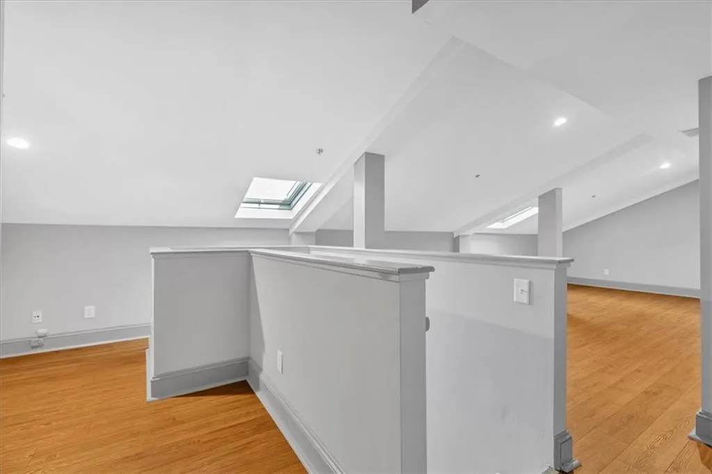 2855 Peachtree Road Ne Unit 302, Atlanta, Georgia 30305, 2 Bedrooms Bedrooms, ,1 BathroomBathrooms,Residential,For Sale,2855 Peachtree Road Ne Unit 302,7541075