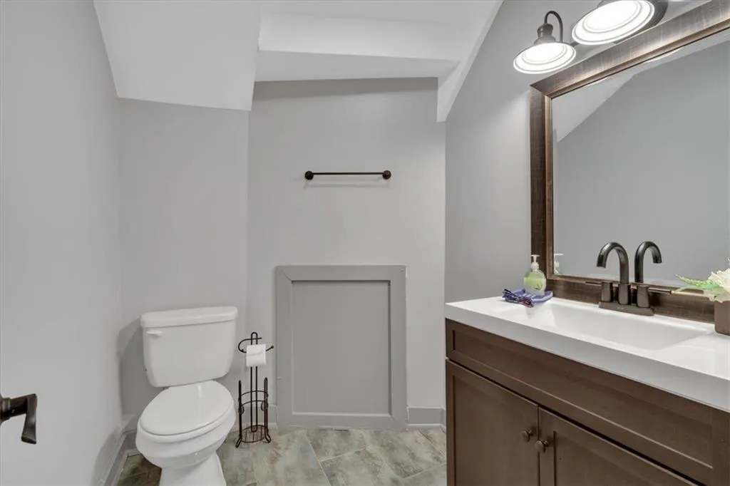 2855 Peachtree Road Ne Unit 302, Atlanta, Georgia 30305, 2 Bedrooms Bedrooms, ,1 BathroomBathrooms,Residential,For Sale,2855 Peachtree Road Ne Unit 302,7541075