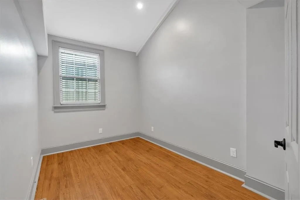 2855 Peachtree Road Ne Unit 302, Atlanta, Georgia 30305, 2 Bedrooms Bedrooms, ,1 BathroomBathrooms,Residential,For Sale,2855 Peachtree Road Ne Unit 302,7541075