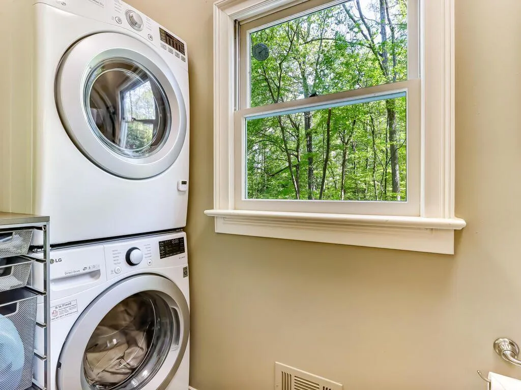 7210 Chattahoochee Bluff Drive, Atlanta, Georgia 30350, 4 Bedrooms Bedrooms, ,3 BathroomsBathrooms,Residential,Sold,7210 Chattahoochee Bluff Drive,7202501