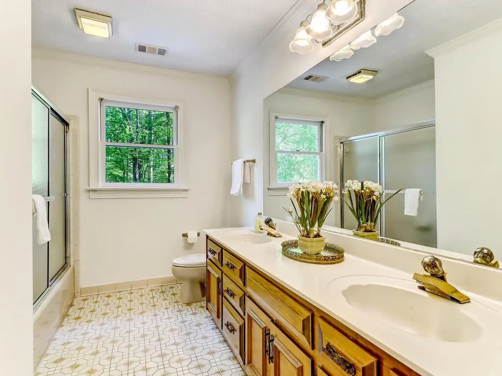 7210 Chattahoochee Bluff Drive, Atlanta, Georgia 30350, 4 Bedrooms Bedrooms, ,3 BathroomsBathrooms,Residential,Sold,7210 Chattahoochee Bluff Drive,7202501