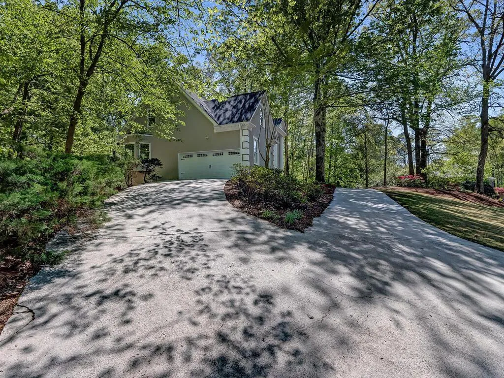 7210 Chattahoochee Bluff Drive, Atlanta, Georgia 30350, 4 Bedrooms Bedrooms, ,3 BathroomsBathrooms,Residential,Sold,7210 Chattahoochee Bluff Drive,7202501