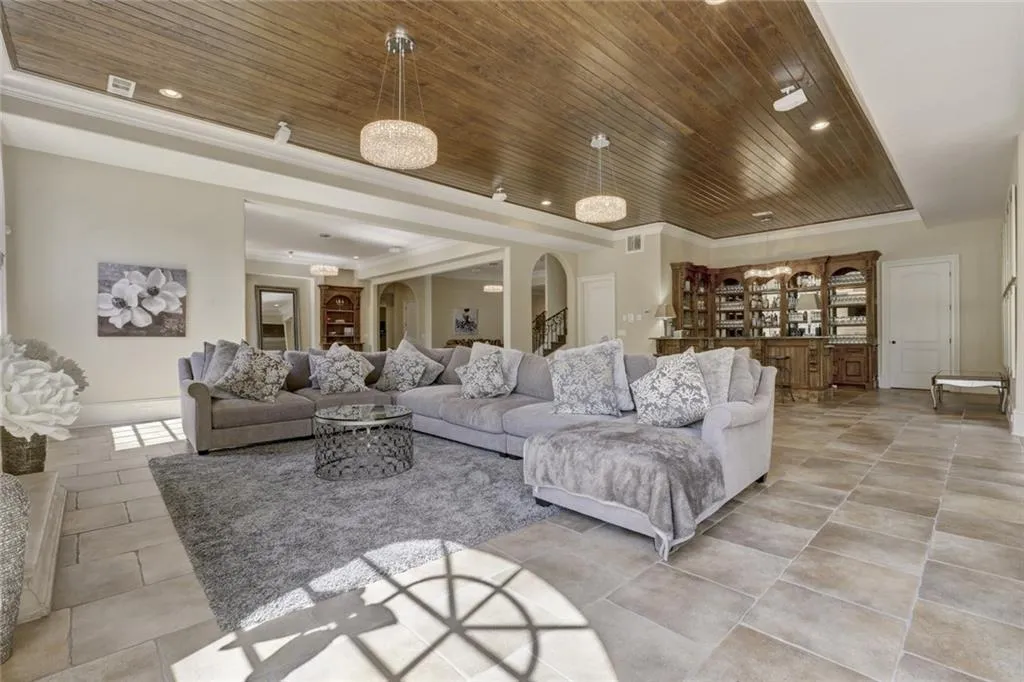 8395 Jett Ferry Road, Sandy Springs, Georgia 30350, 6 Bedrooms Bedrooms, ,7 BathroomsBathrooms,Residential,Sold,8395 Jett Ferry Road,6115312