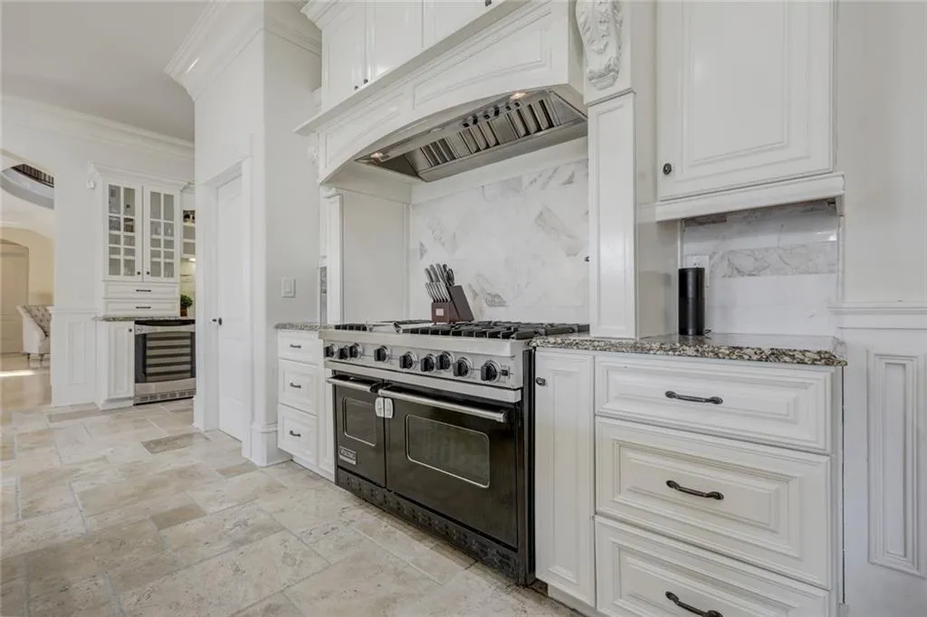 8395 Jett Ferry Road, Sandy Springs, Georgia 30350, 6 Bedrooms Bedrooms, ,7 BathroomsBathrooms,Residential,Sold,8395 Jett Ferry Road,6115312