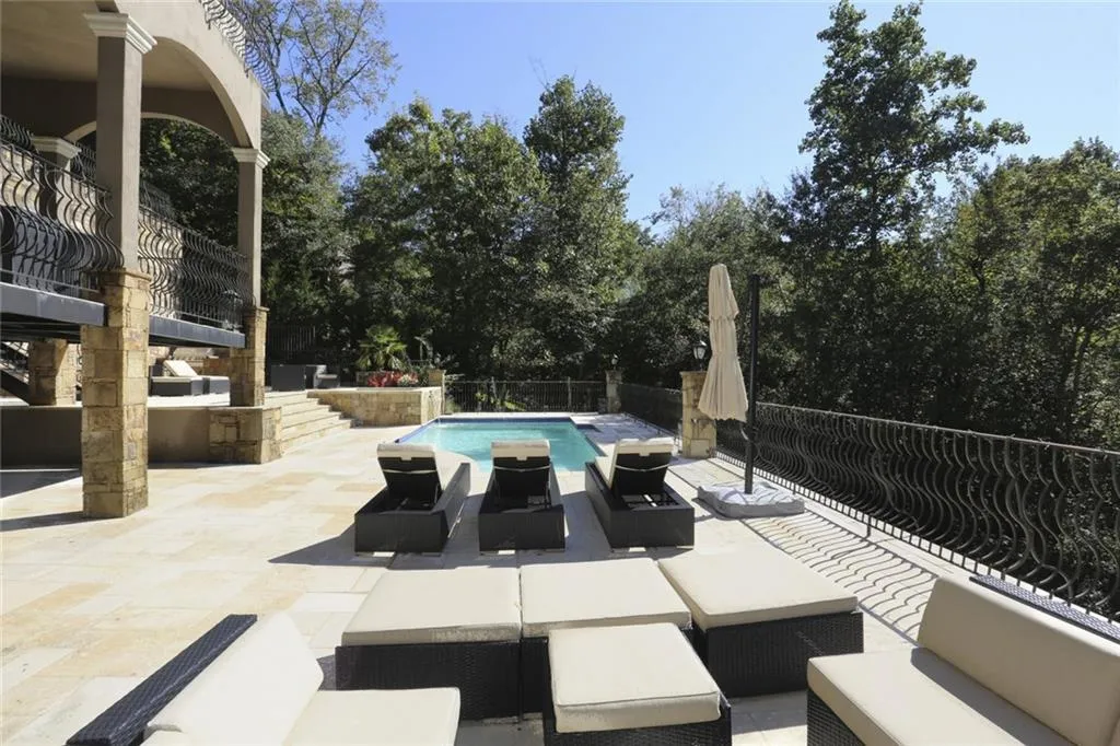 8395 Jett Ferry Road, Sandy Springs, Georgia 30350, 6 Bedrooms Bedrooms, ,7 BathroomsBathrooms,Residential,Sold,8395 Jett Ferry Road,6115312