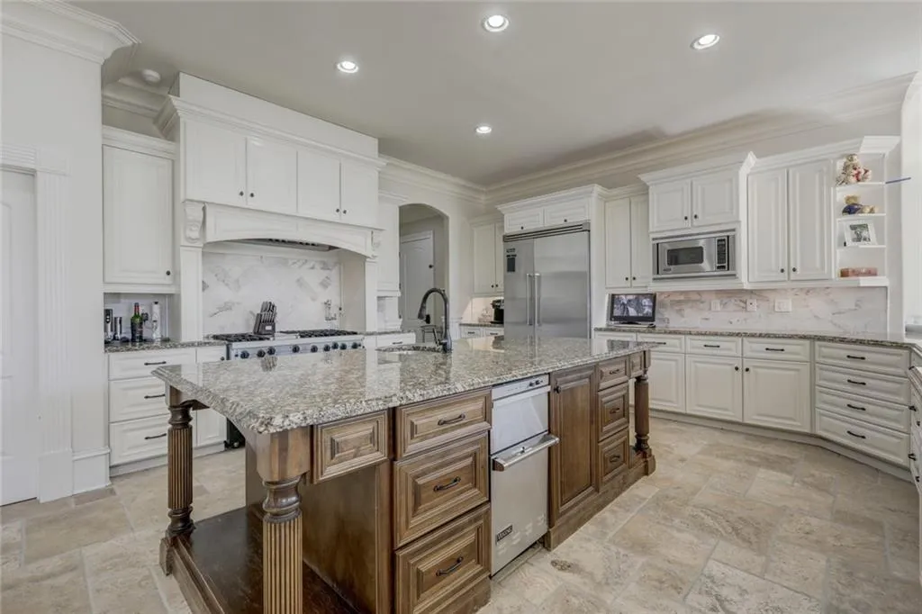8395 Jett Ferry Road, Sandy Springs, Georgia 30350, 6 Bedrooms Bedrooms, ,7 BathroomsBathrooms,Residential,Sold,8395 Jett Ferry Road,6115312