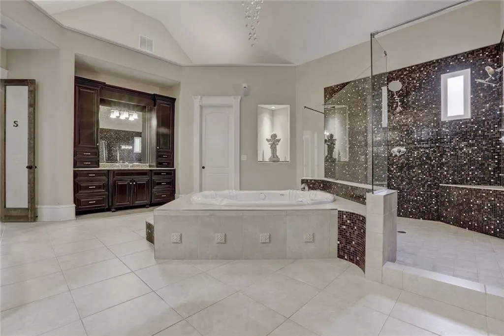 8395 Jett Ferry Road, Sandy Springs, Georgia 30350, 6 Bedrooms Bedrooms, ,7 BathroomsBathrooms,Residential,Sold,8395 Jett Ferry Road,6115312
