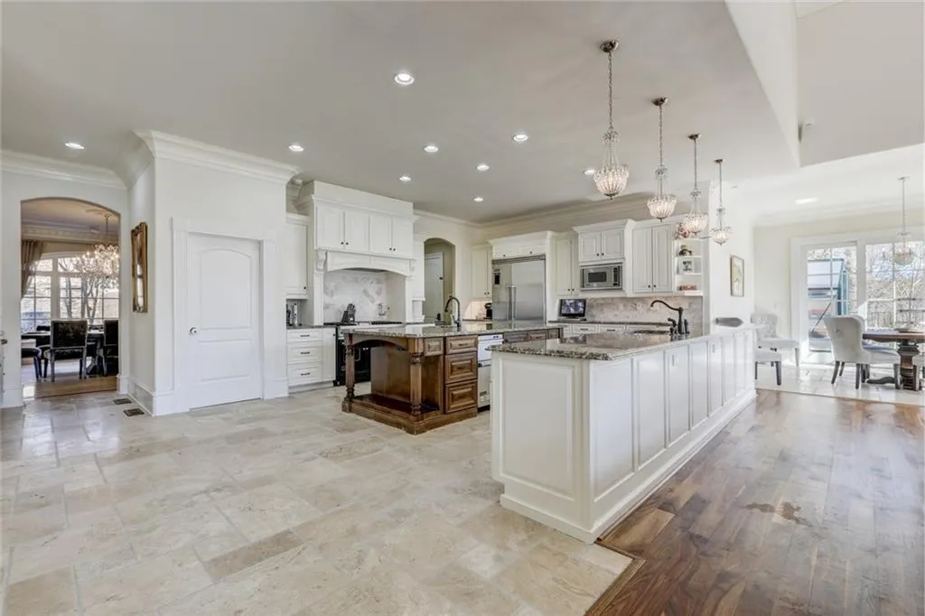 8395 Jett Ferry Road, Sandy Springs, Georgia 30350, 6 Bedrooms Bedrooms, ,7 BathroomsBathrooms,Residential,Sold,8395 Jett Ferry Road,6115312