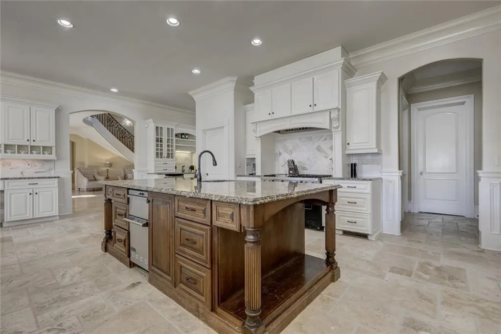 8395 Jett Ferry Road, Sandy Springs, Georgia 30350, 6 Bedrooms Bedrooms, ,7 BathroomsBathrooms,Residential,Sold,8395 Jett Ferry Road,6115312