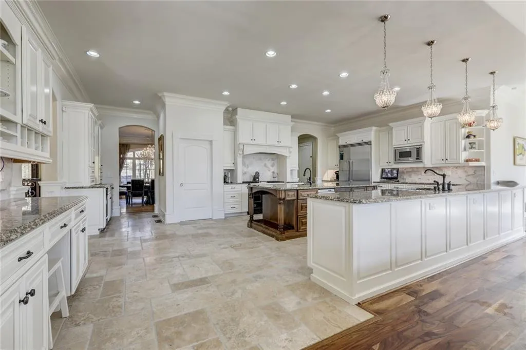 8395 Jett Ferry Road, Sandy Springs, Georgia 30350, 6 Bedrooms Bedrooms, ,7 BathroomsBathrooms,Residential,Sold,8395 Jett Ferry Road,6115312