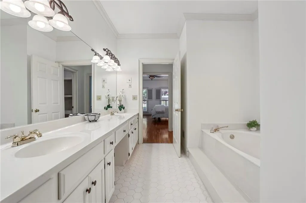 7155 Roswell Road Unit 26, Atlanta, Georgia 30328, 3 Bedrooms Bedrooms, ,2 BathroomsBathrooms,Residential,For Sale,7155 Roswell Road Unit 26,7638354