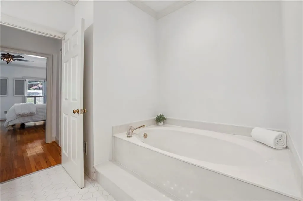 7155 Roswell Road Unit 26, Atlanta, Georgia 30328, 3 Bedrooms Bedrooms, ,2 BathroomsBathrooms,Residential,For Sale,7155 Roswell Road Unit 26,7638354
