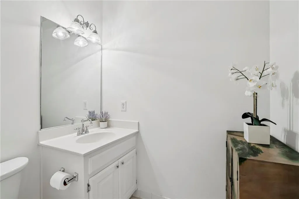 7155 Roswell Road Unit 26, Atlanta, Georgia 30328, 3 Bedrooms Bedrooms, ,2 BathroomsBathrooms,Residential,For Sale,7155 Roswell Road Unit 26,7638354