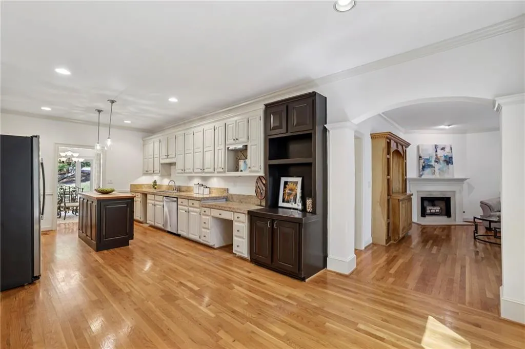 7155 Roswell Road Unit 26, Atlanta, Georgia 30328, 3 Bedrooms Bedrooms, ,2 BathroomsBathrooms,Residential,For Sale,7155 Roswell Road Unit 26,7638354
