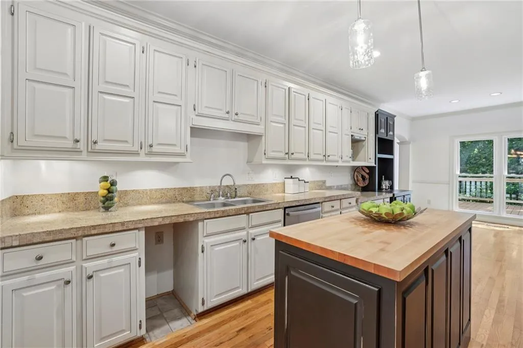7155 Roswell Road Unit 26, Atlanta, Georgia 30328, 3 Bedrooms Bedrooms, ,2 BathroomsBathrooms,Residential,For Sale,7155 Roswell Road Unit 26,7638354