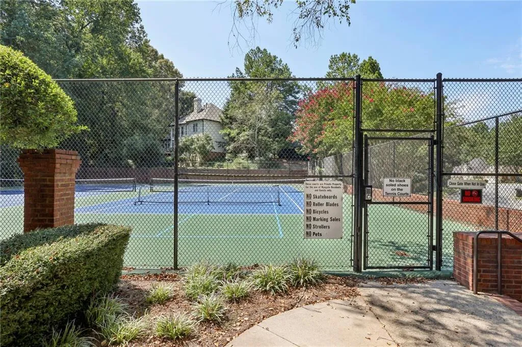 7155 Roswell Road Unit 26, Atlanta, Georgia 30328, 3 Bedrooms Bedrooms, ,2 BathroomsBathrooms,Residential,For Sale,7155 Roswell Road Unit 26,7638354
