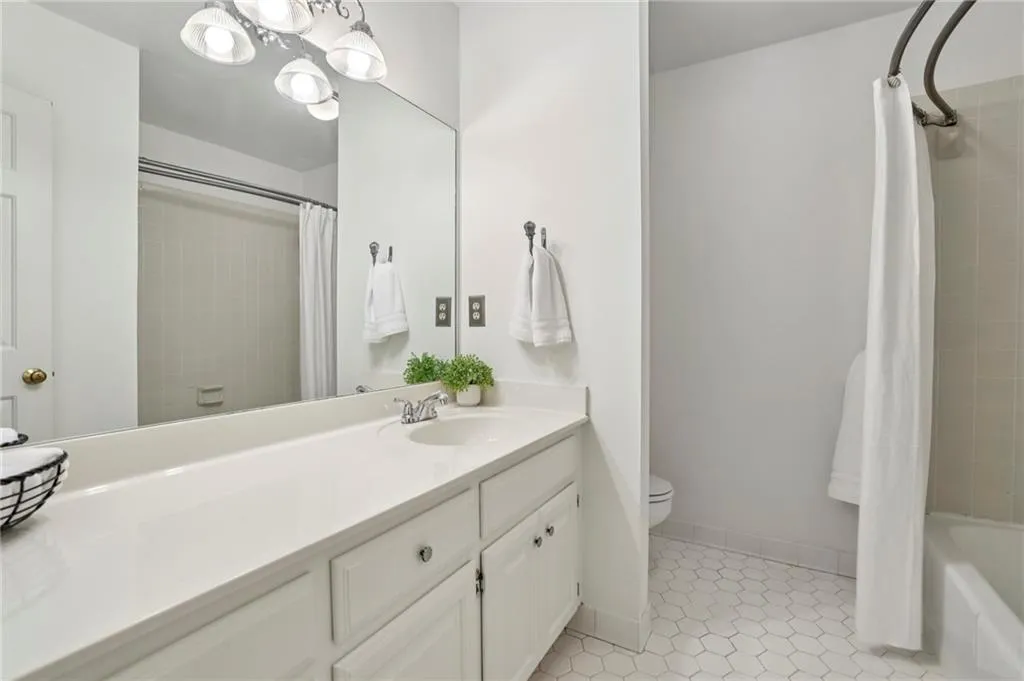 7155 Roswell Road Unit 26, Atlanta, Georgia 30328, 3 Bedrooms Bedrooms, ,2 BathroomsBathrooms,Residential,For Sale,7155 Roswell Road Unit 26,7638354