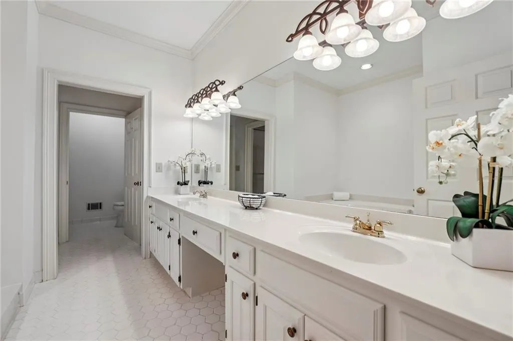 7155 Roswell Road Unit 26, Atlanta, Georgia 30328, 3 Bedrooms Bedrooms, ,2 BathroomsBathrooms,Residential,For Sale,7155 Roswell Road Unit 26,7638354
