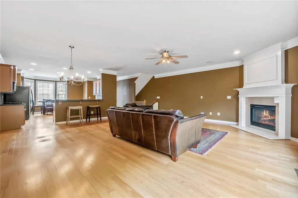 627 Coligny Court, Sandy Springs, Georgia 30350, 3 Bedrooms Bedrooms, ,3 BathroomsBathrooms,Residential,Sold,627 Coligny Court,6886224