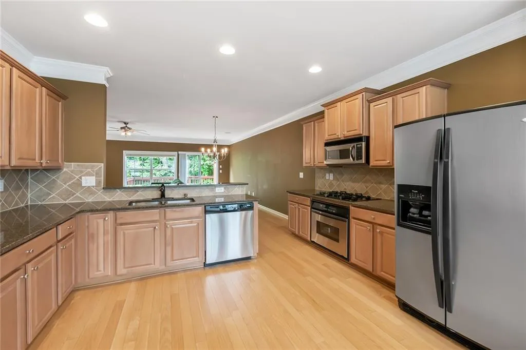 627 Coligny Court, Sandy Springs, Georgia 30350, 3 Bedrooms Bedrooms, ,3 BathroomsBathrooms,Residential,Sold,627 Coligny Court,6886224
