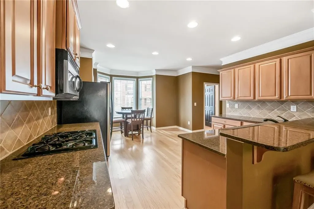 627 Coligny Court, Sandy Springs, Georgia 30350, 3 Bedrooms Bedrooms, ,3 BathroomsBathrooms,Residential,Sold,627 Coligny Court,6886224