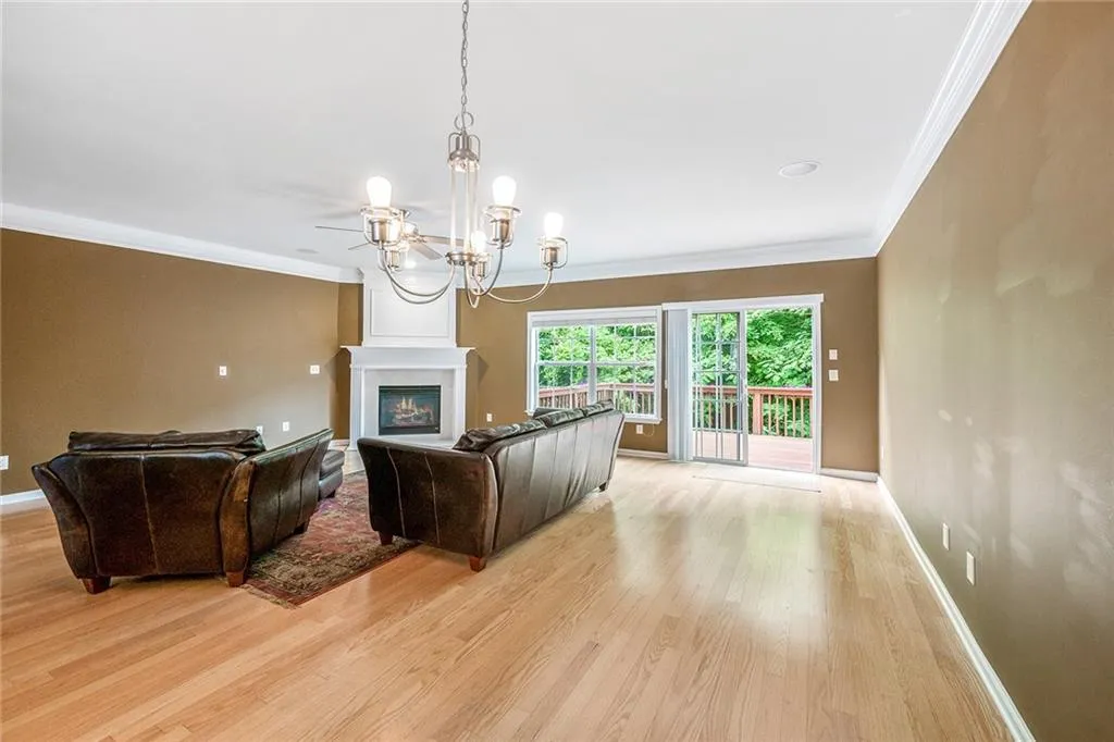 627 Coligny Court, Sandy Springs, Georgia 30350, 3 Bedrooms Bedrooms, ,3 BathroomsBathrooms,Residential,Sold,627 Coligny Court,6886224