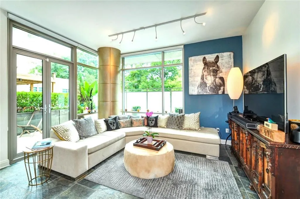 905 Juniper Street Ne Unit 303, Atlanta, Georgia 30309, 2 Bedrooms Bedrooms, ,2 BathroomsBathrooms,Residential,Sold,905 Juniper Street Ne Unit 303,5680405